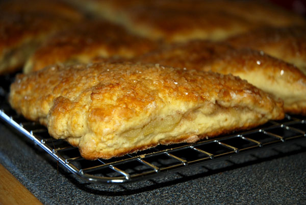 Pear-filled scones 600w